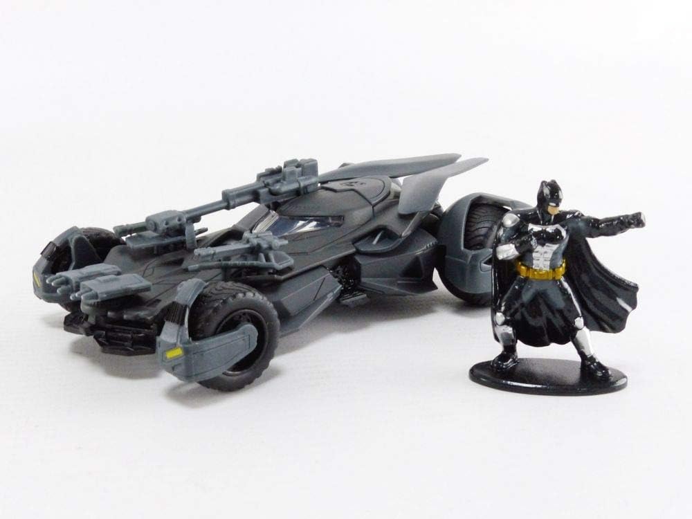 Jada Toys - Justice League Batmobile & Batman - 1:32 Scale