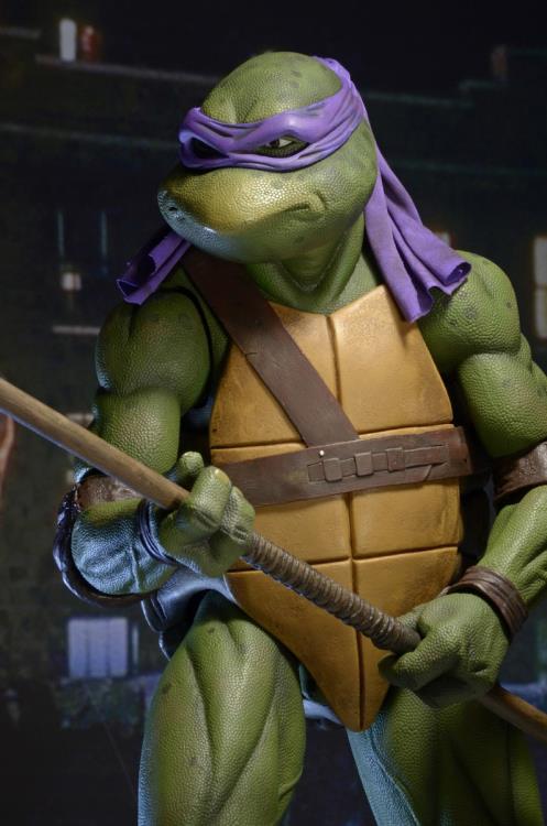 NECA - Teenage Mutant Ninja Turtles (1990 Movie) Donatello 1/4 Scale Figure