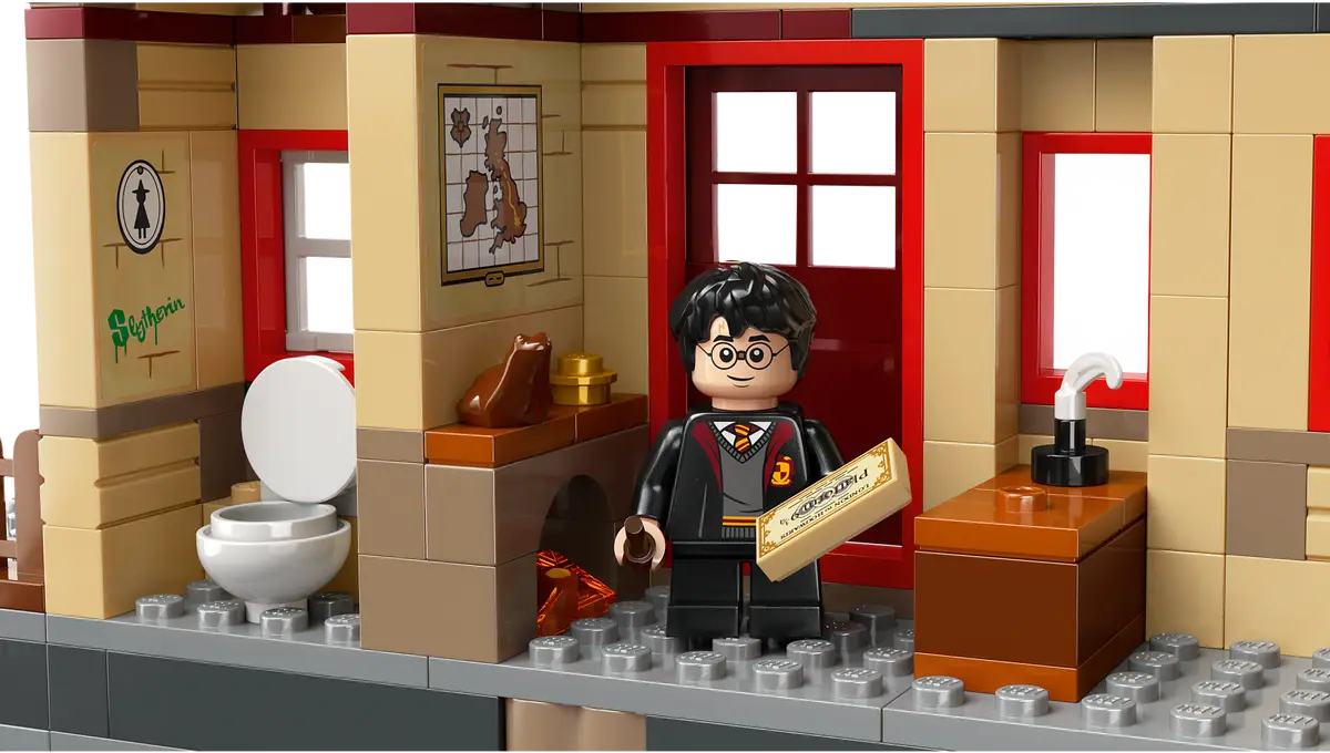 LEGO - Harry Potter - Hogwarts Express ™ Train Set with Hogsmeade Station™ - 76423