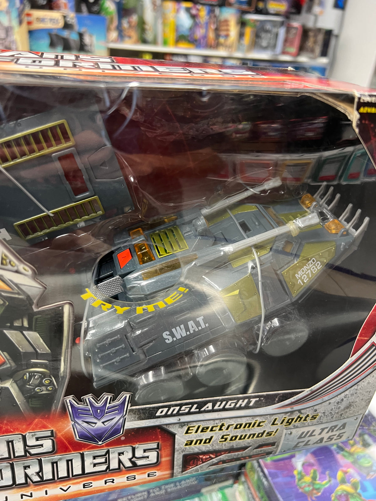 Transformers Universe - Ultra Class - Onslaught (classic series) *BAD BOX* *SEE PHOTOS*