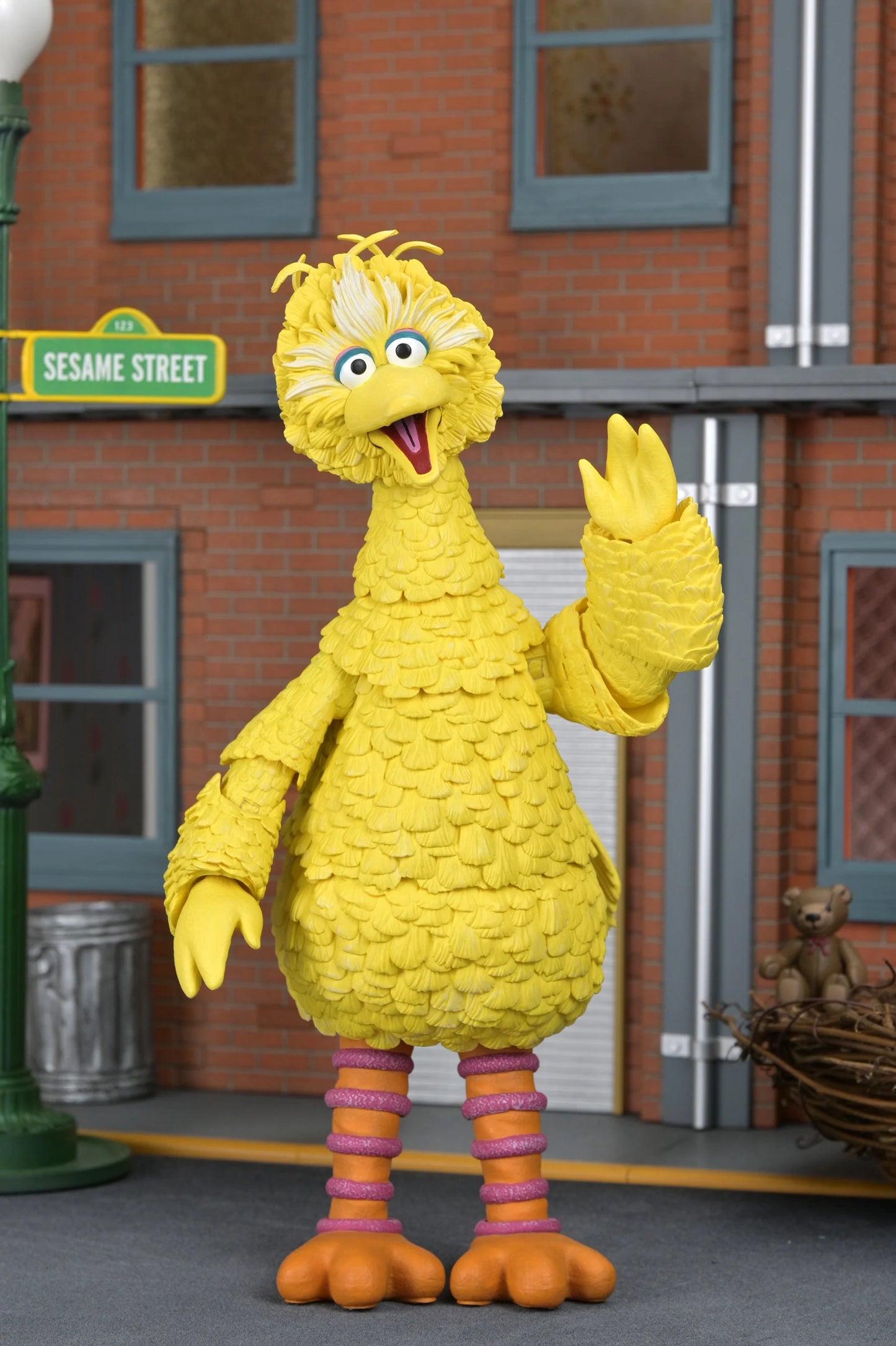 NECA - Sesame Street - Ultimate Big Bird 7” Scale Action Figure