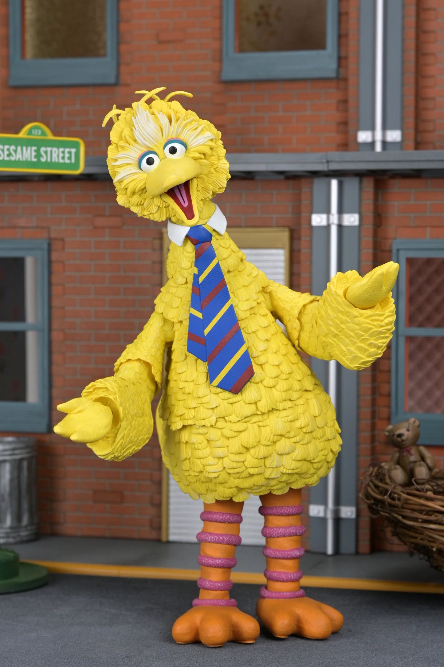 NECA - Sesame Street - Ultimate Big Bird 7” Scale Action Figure