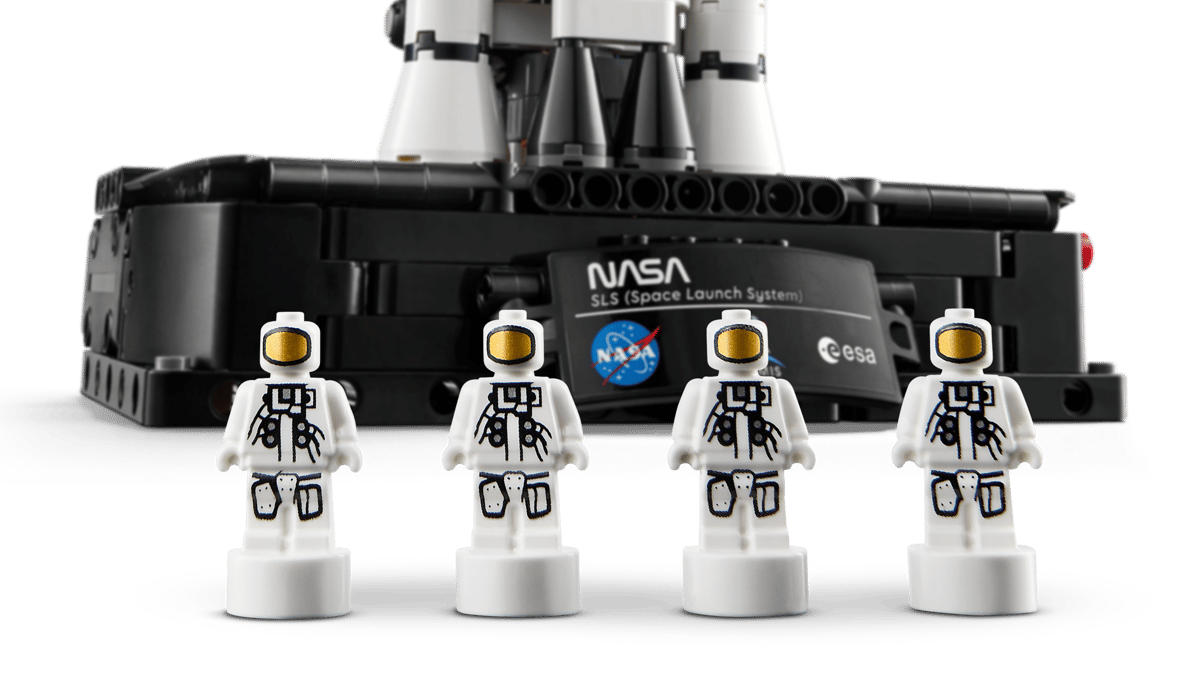 LEGO TECHNIC - NASA Artemis Space Launch System Rocket - 42221
