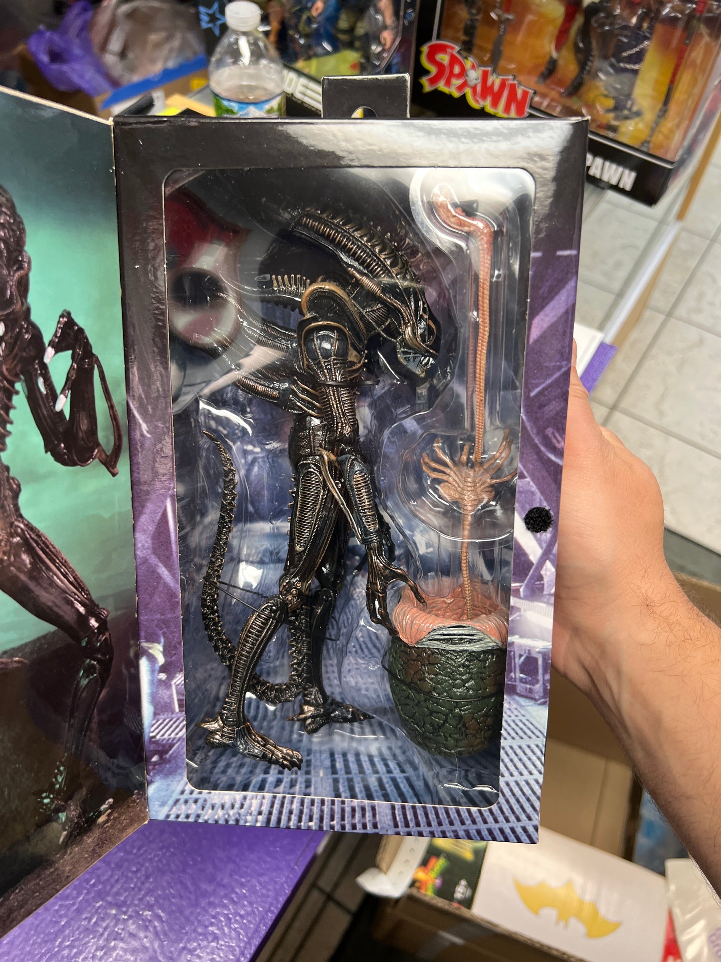NECA - Aliens- 7" Scale Action Figures - Ultimate Warrior - (1986) Brown Alien
