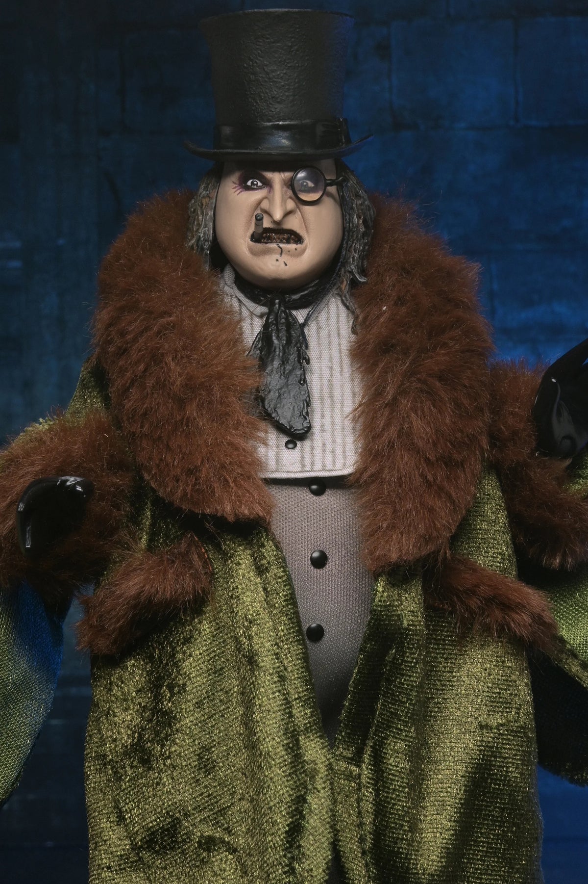 NECA Batman Returns - The Penguin Clothed Action Figure