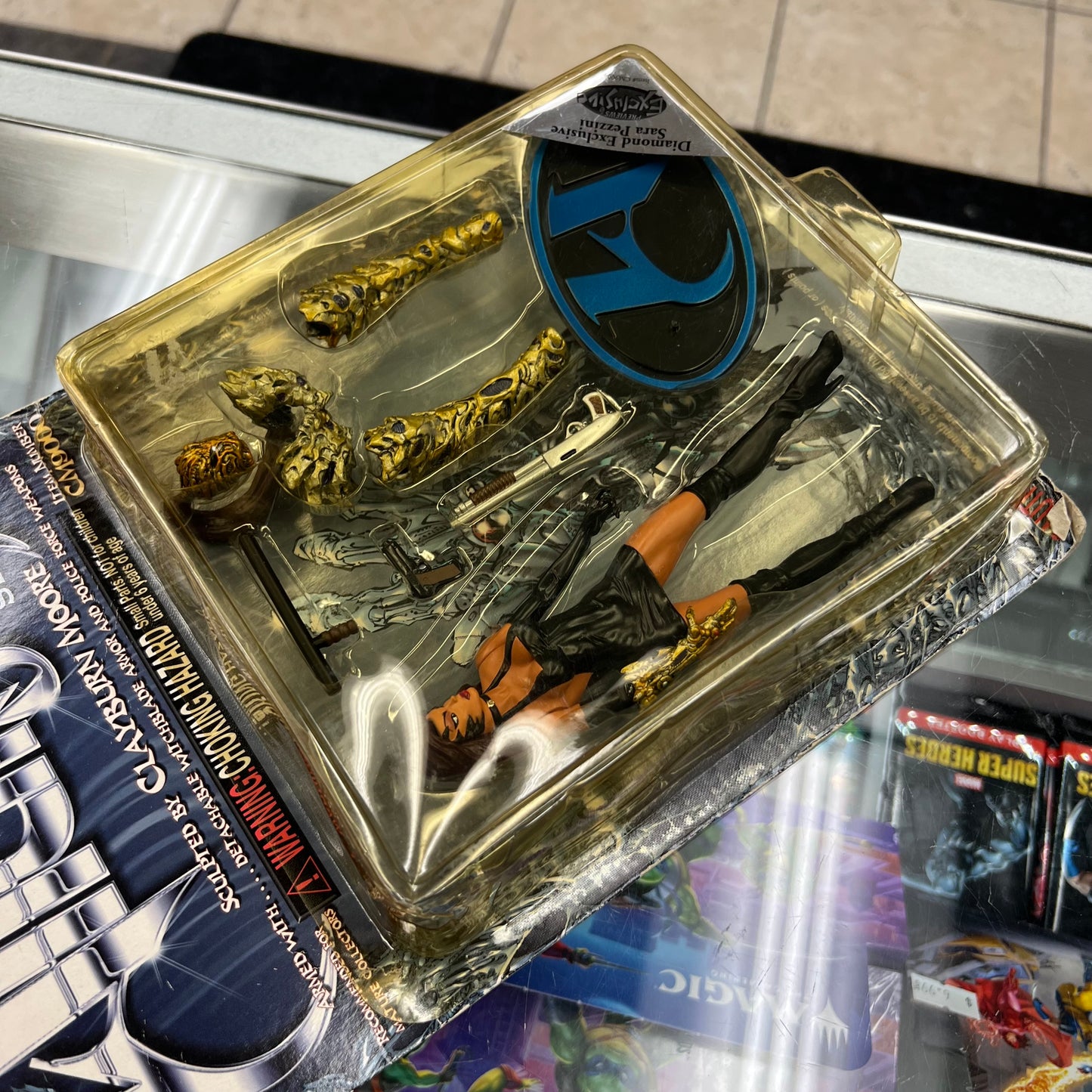 Moore Action Collectibles - Sara Pezzini as Witchblade - Diamond Exclusive 6" Action Figure (Yellowing Bad Box)