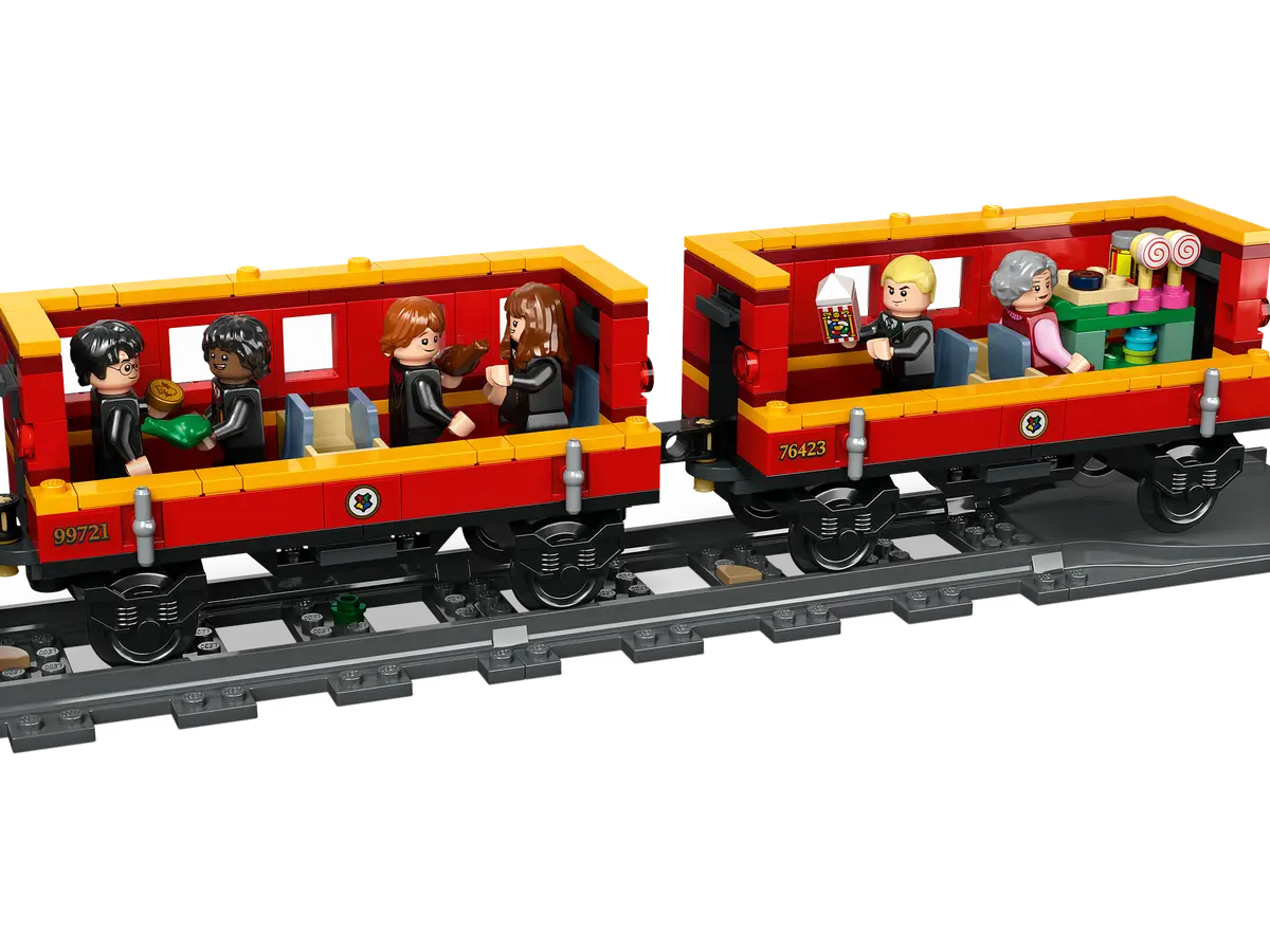 LEGO - Harry Potter - Hogwarts Express ™ Train Set with Hogsmeade Station™ - 76423