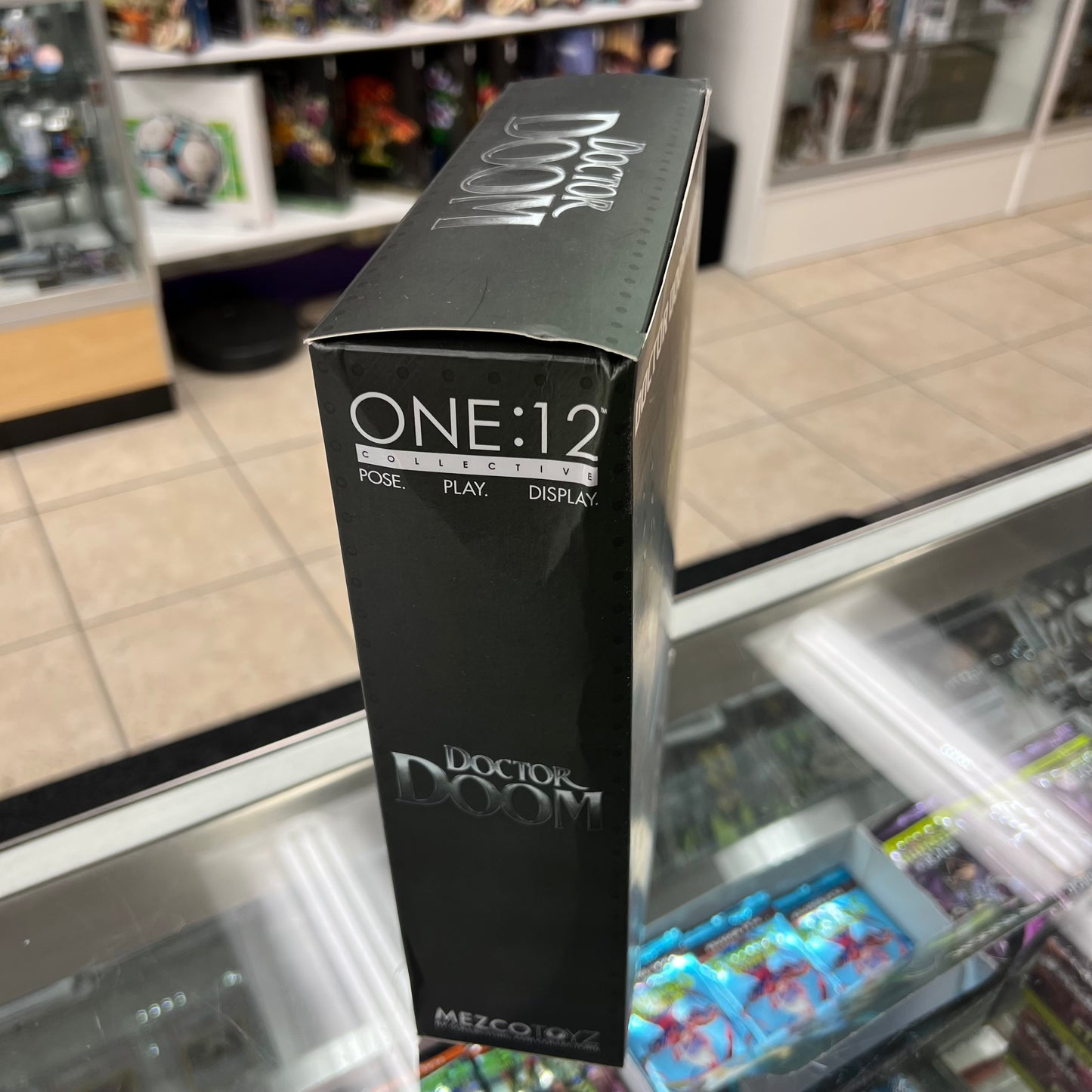 Mezco One:12 Collective - Doctor Doom (OPEN BOX)