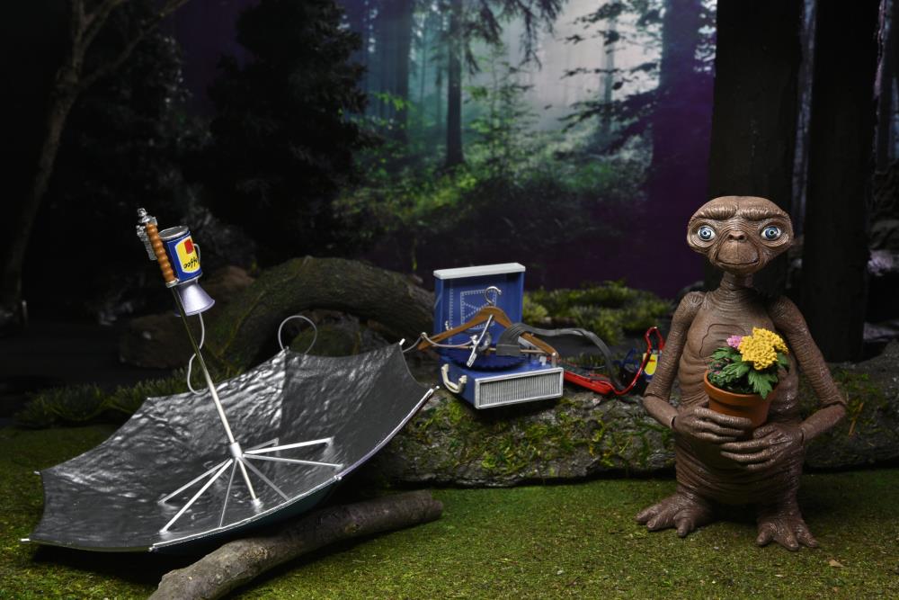 NECA - E.T. The Extra-Terrestrial 40th Anniversary Ultimate E.T. Deluxe Set