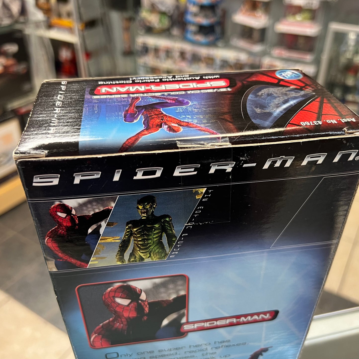 Toybiz 12in - Spider-Man Collector Series with Authentic Fabric Clothing (2001)