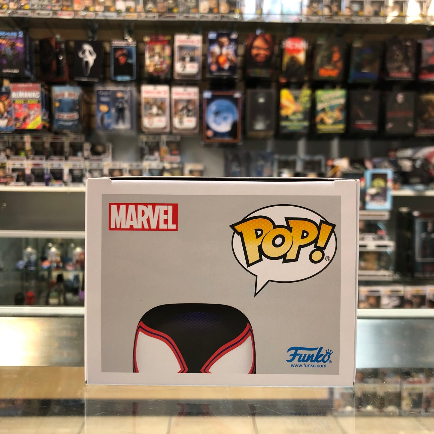 Funko Pop! Marvel Spider-Man Across the Spider-Verse - Spider-Man Marvel Collectors Corp - 1090