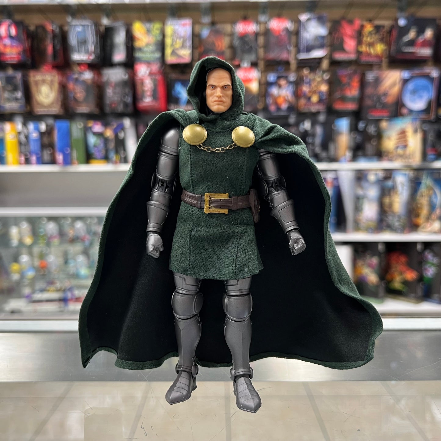 Mezco One:12 Collective - Doctor Doom (OPEN BOX)