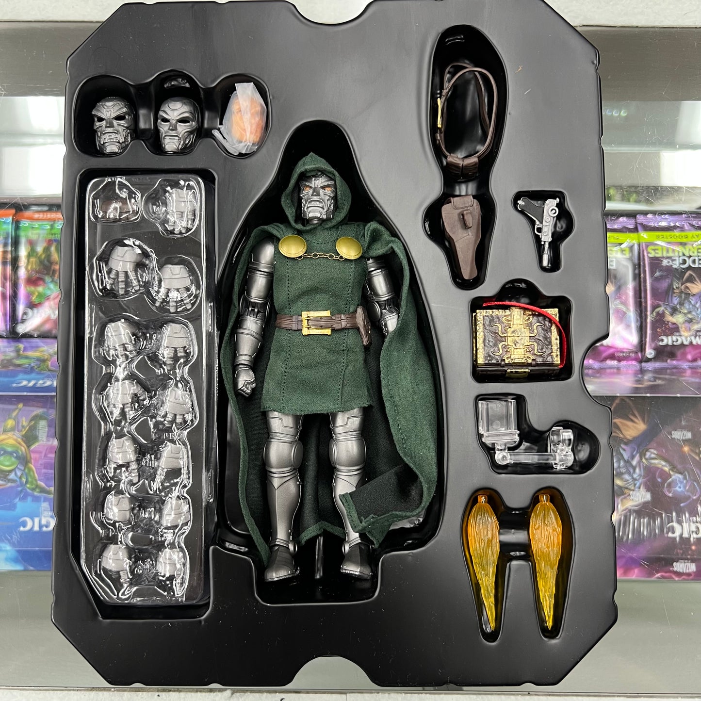 Mezco One:12 Collective - Doctor Doom (OPEN BOX)