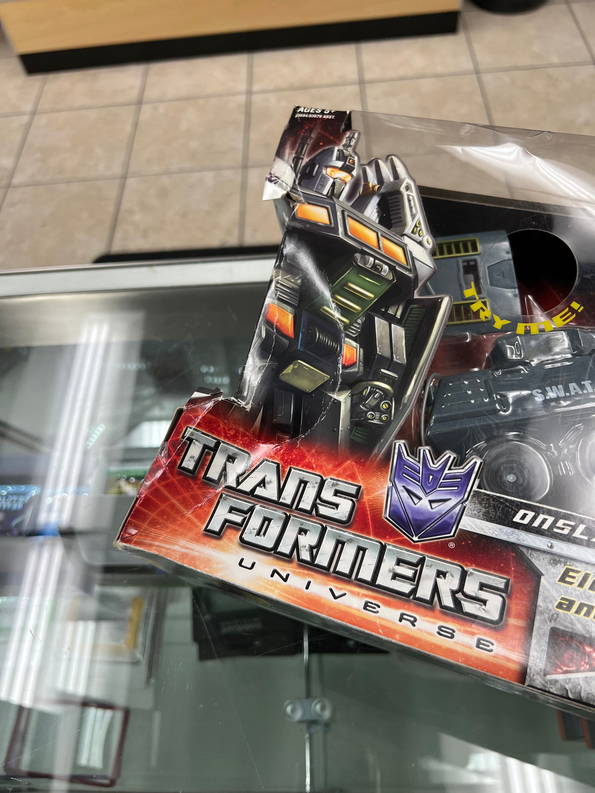 Transformers Universe - Ultra Class - Onslaught (classic series) *BAD BOX* *SEE PHOTOS*