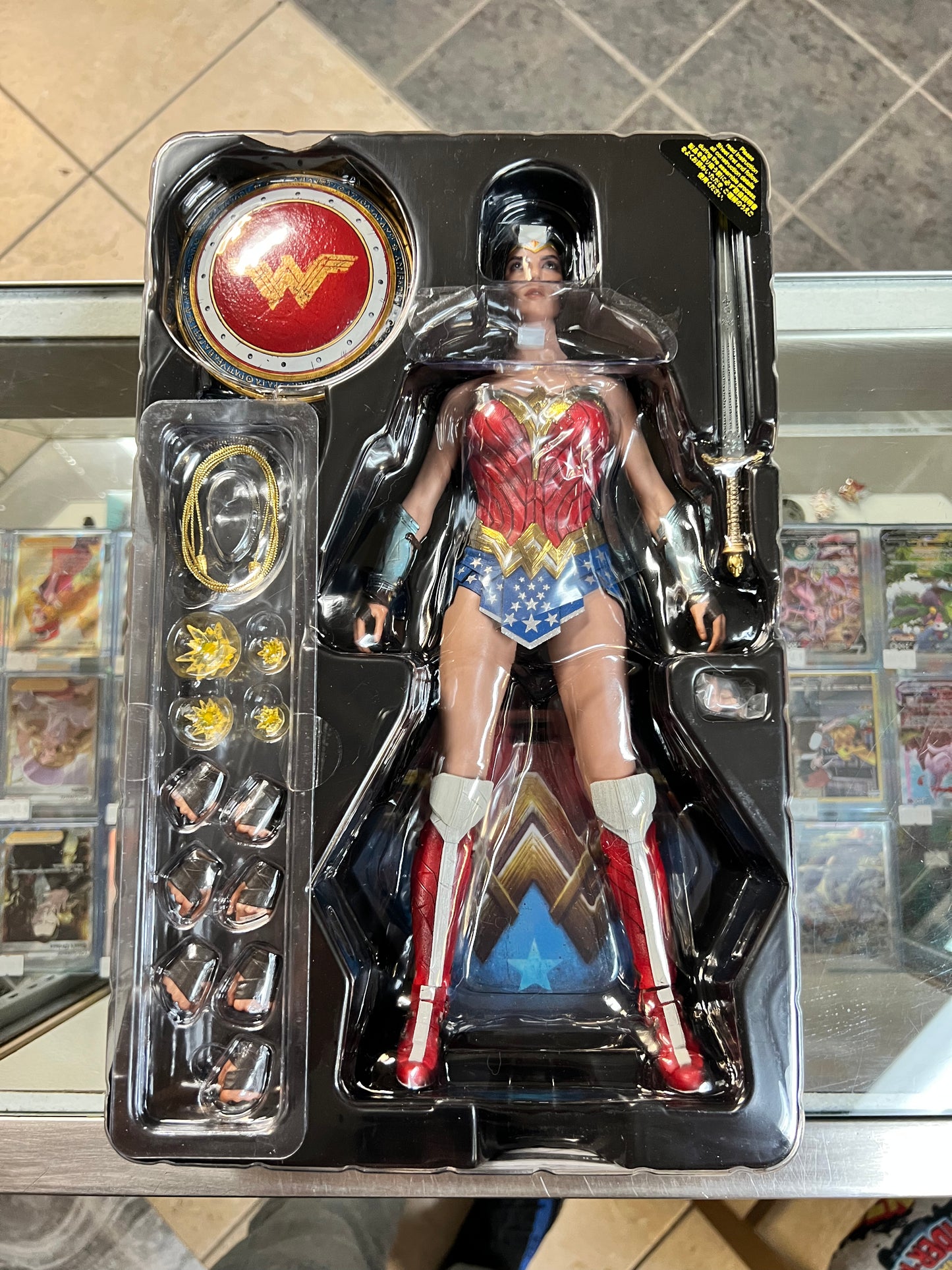 Hot Toys - Justice League - Wonder Woman - MMS506 - Sideshow Exclusive - Comic Concept Edition - (OPEN BOX-USED)