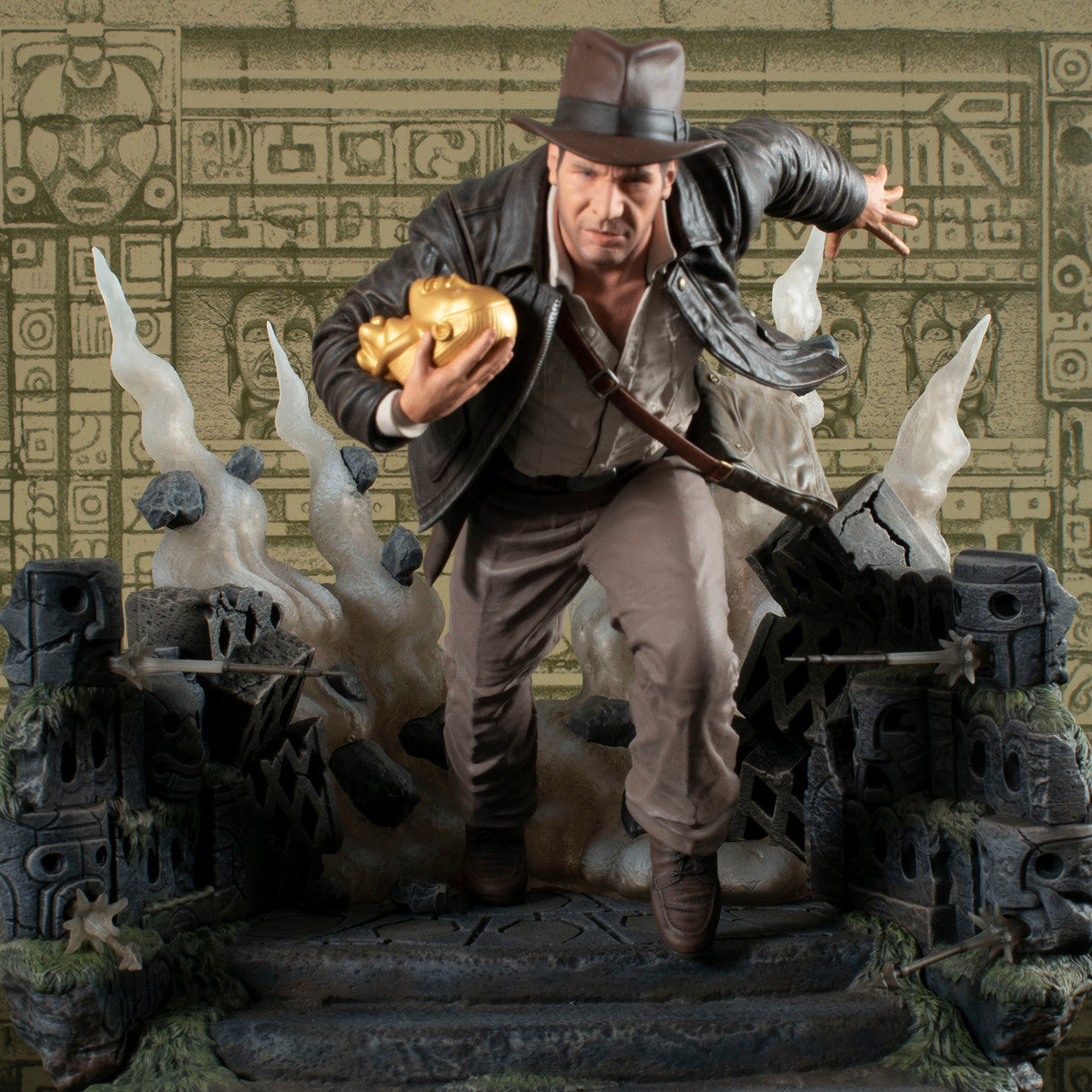 Diamond Select - Raiders of the Lost Ark™ - Indiana Jones™ (Escape with Idol) Deluxe Gallery Diorama