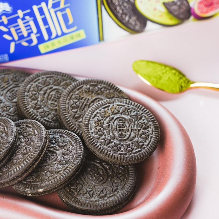 OREO - Crispy Sandwich Biscuits Matcha & Fig Flavor 95g