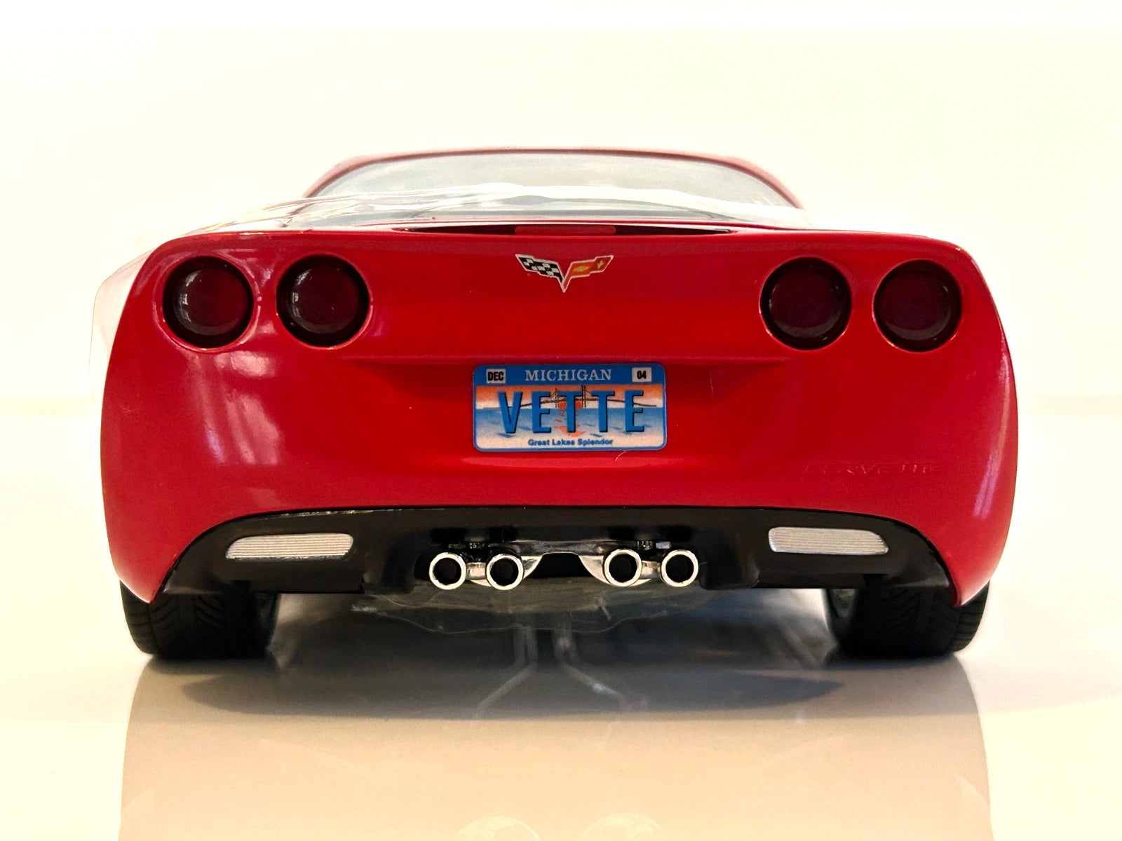 Corvette C6 ワールドプレミア 2004 1/18 スケール Hot Wheels - Chevrolet Corvette C6 Convertible RED (1:18 Scale